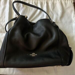 Coach Black Leather Shoulder Bag Sleek Design